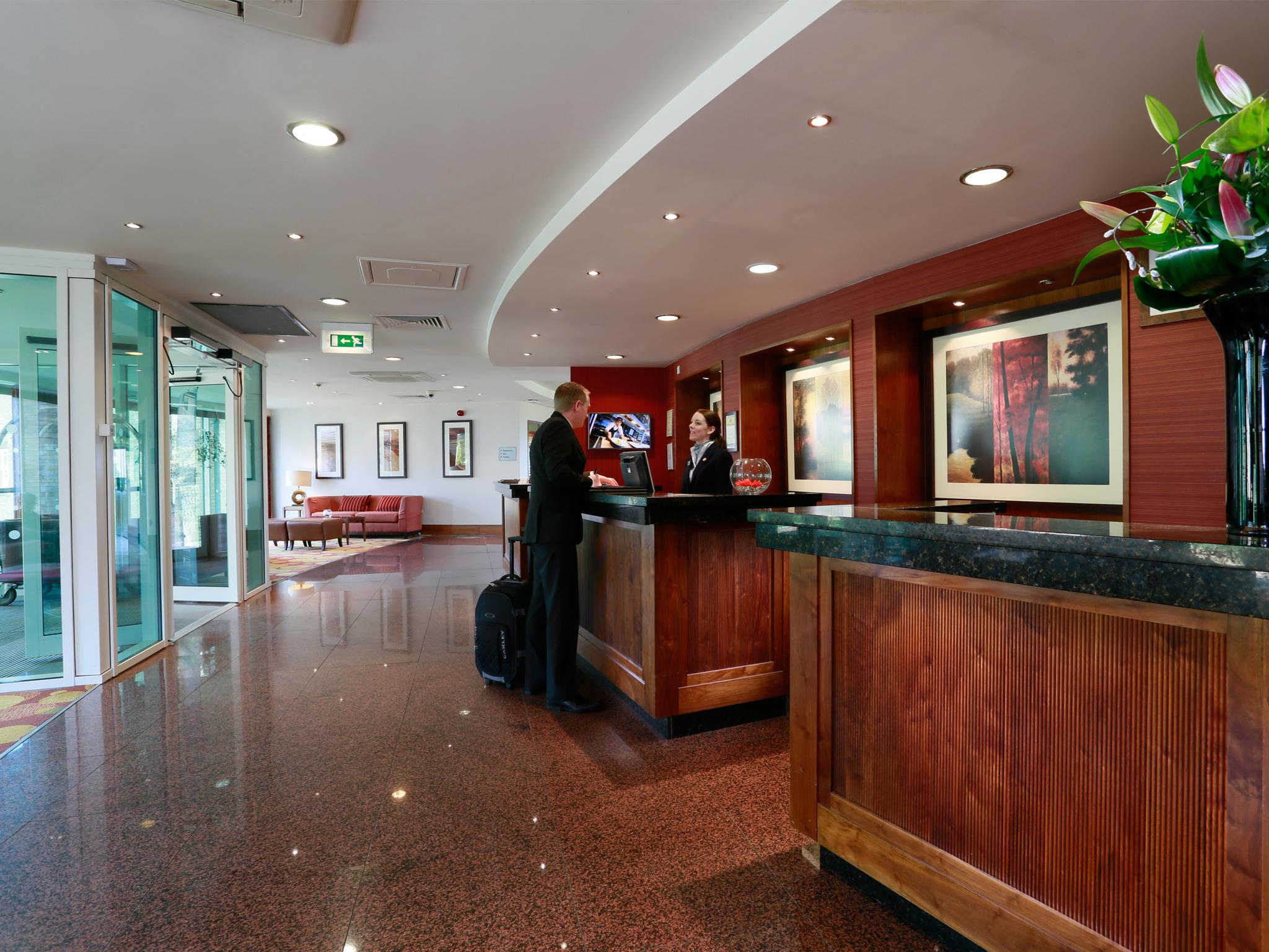 แมคโดนัลด์ พอร์ทัล โฮเต็ล กอล์ฟ แอนด์ สปา Hotel ทาร์พอร์ลีย์ ภายนอก รูปภาพ